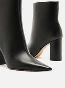 Bota Preta Couro Cano Curto Zíper Básica